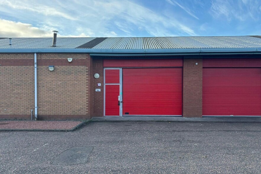 Nasmyth Rd S, Glasgow to rent - Building Photo - Image 2 of 5