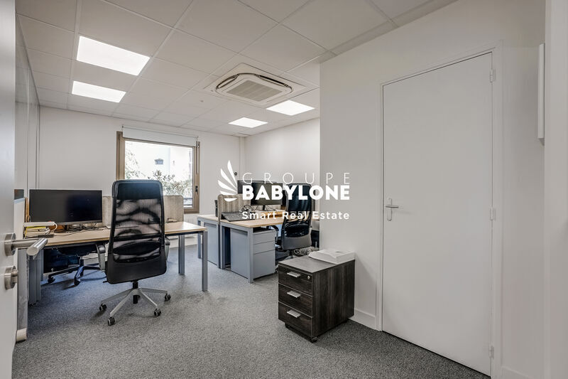 16 Rue De Solferino, Boulogne-Billancourt to rent - Interior Photo - Image 3 of 19