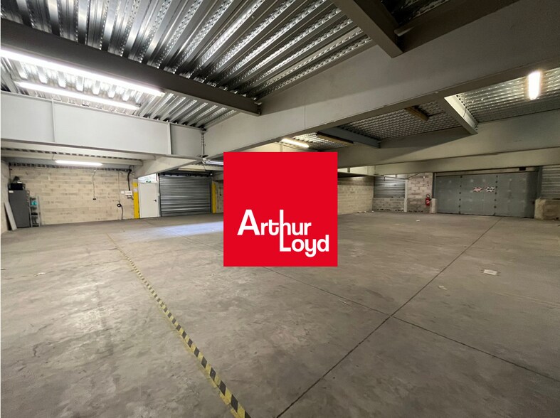 Rue Du Dirigeable, Aubagne to rent - Interior Photo - Image 1 of 8