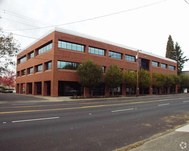 305 NE 102nd Ave, Portland, OR for rent - Building Photo - Image 3 of 11