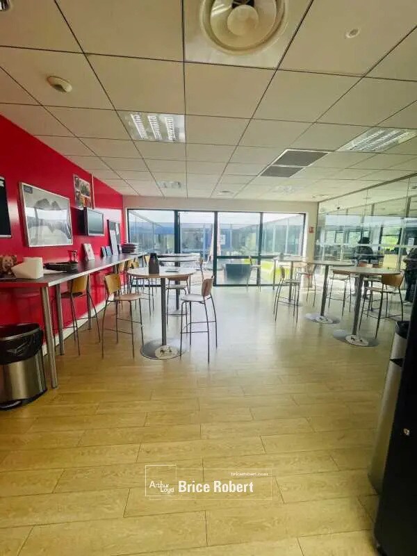 Office in Saint-Priest to rent Interior Photo- Image 1 of 44