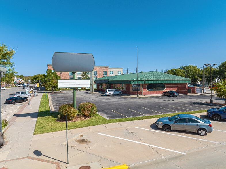 1012-1014 Commercial St, Emporia, KS for rent - Building Photo - Image 1 of 8