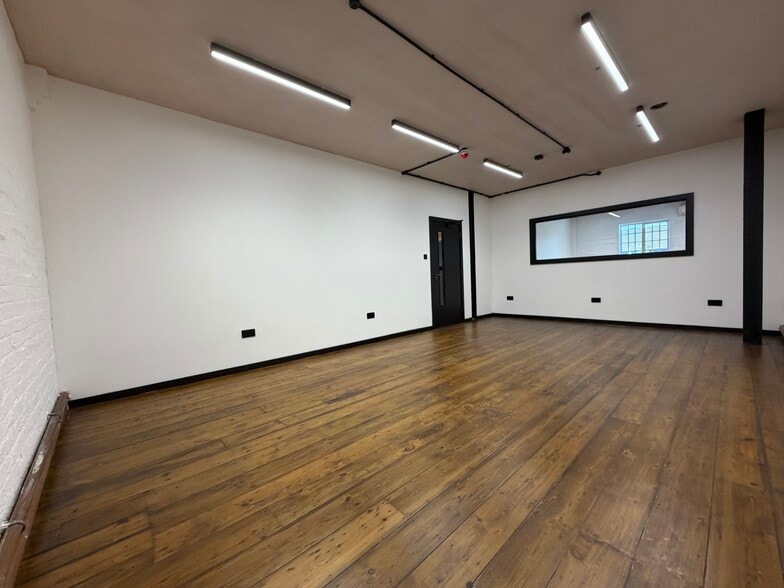Mowat Industrial Estate, Watford to rent - Building Photo - Image 2 of 10