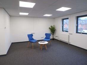 Centre Ct, Pontypridd to rent Interior Photo- Image 2 of 6
