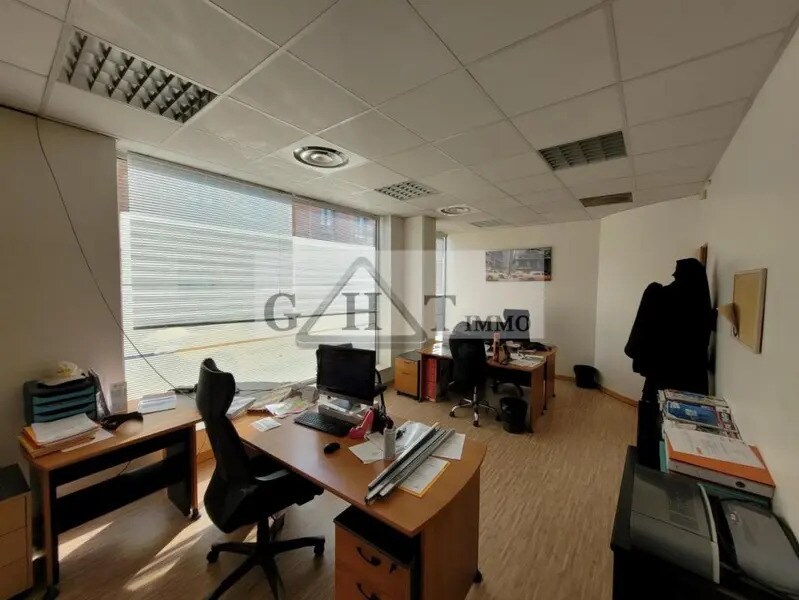Location Bureaux 234 m² - Photo 1