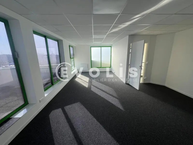 Office in Combs-la-Ville to rent Building Photo- Image 1 of 9