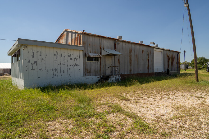 2208 SW Ben Jordan St, Victoria, TX for sale - Building Photo - Image 2 of 30