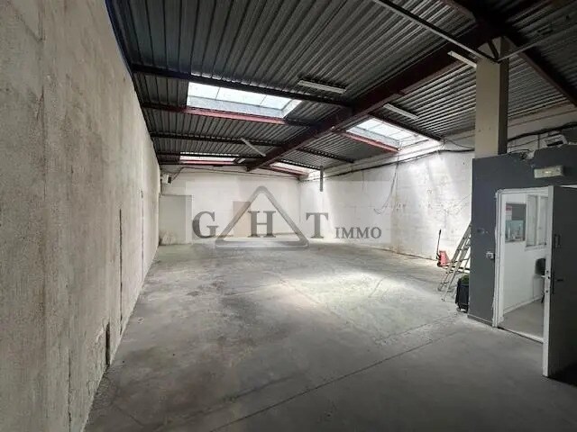 Office in Bondoufle to rent Interior Photo- Image 1 of 4