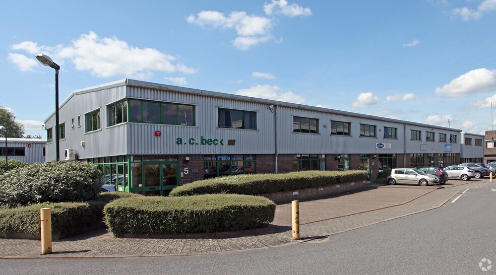 5 Toutley Rd, Wokingham for sale - Building Photo - Image 1 of 1