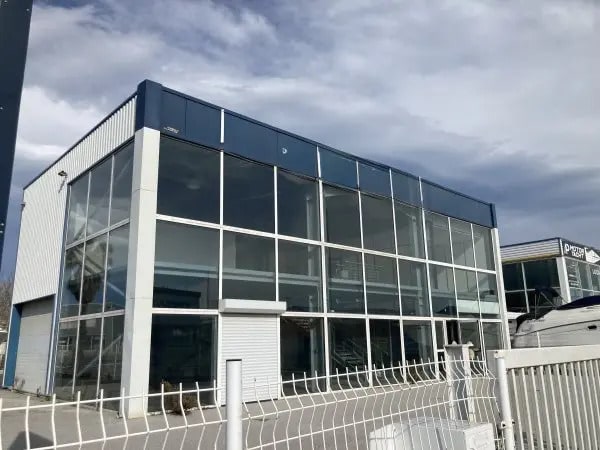 Location Local d'activités 280 m²