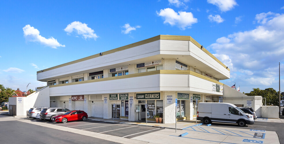 100-138 B Ave, Coronado, CA for rent - Building Photo - Image 1 of 4