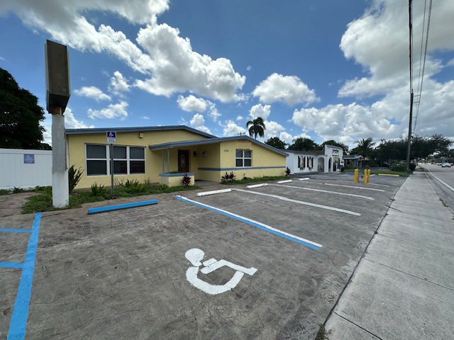 6740 Taft St, Hollywood, FL for rent - Building Photo - Image 3 of 18