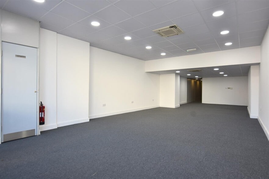 74 Market St, Dalton In Furness for sale - Interior Photo - Image 3 of 5