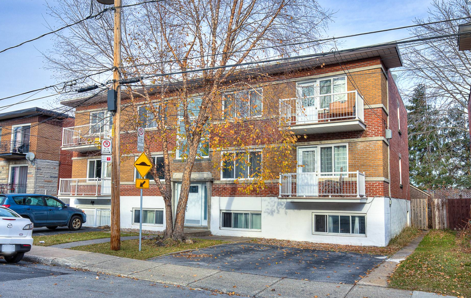 119 Rue Conrad, Laval, QC for sale - Primary Photo - Image 1 of 1