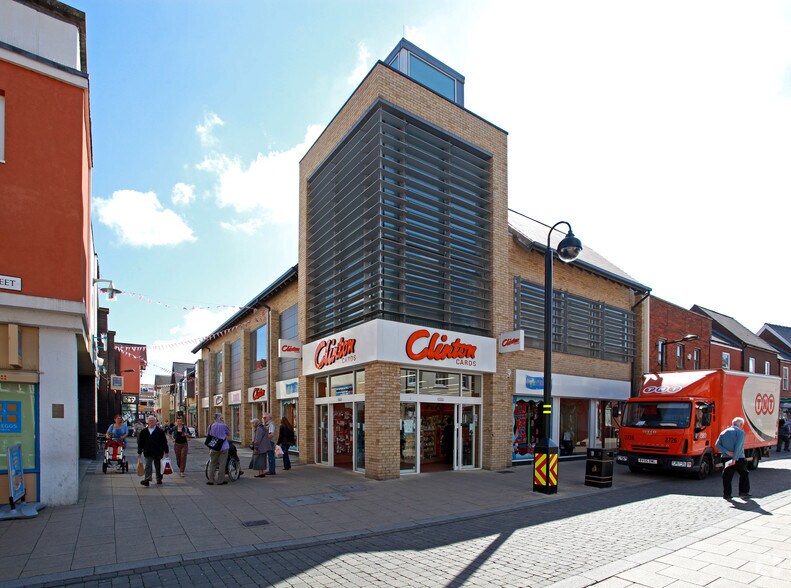 Chequers Ct, Fenstanton to rent - Building Photo - Image 3 of 7