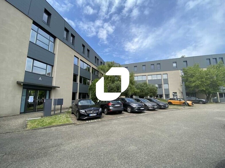 Office in Écully to rent - Building Photo - Image 1 of 34