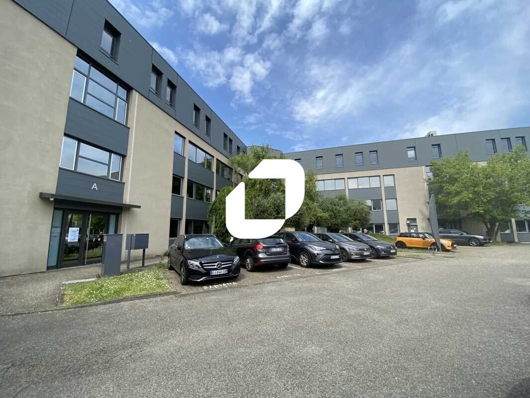 Office in Écully to rent Building Photo- Image 1 of 35