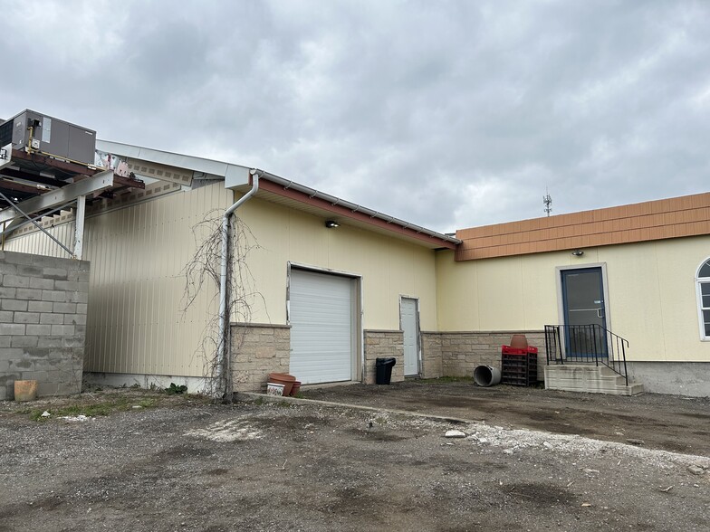 28537 Centre Rd, Strathroy, ON for rent - Building Photo - Image 3 of 17