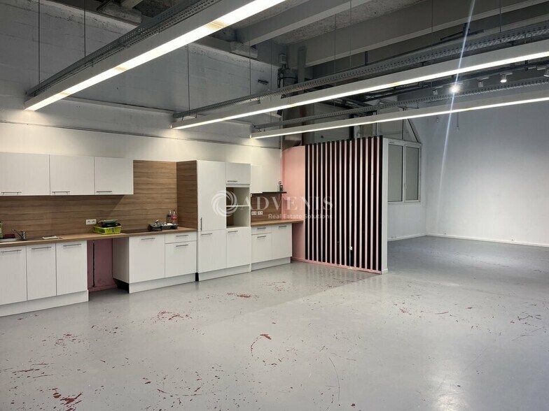 Light Industrial in Aubervilliers to rent - Building Photo - Image 2 of 8
