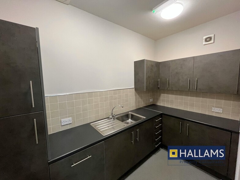 Adlington Park, Macclesfield for sale - Interior Photo - Image 3 of 9