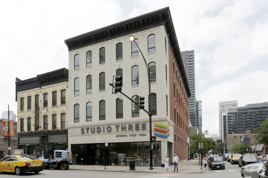 646-648 N Clark St, Chicago, IL for rent - Primary Photo - Image 1 of 33