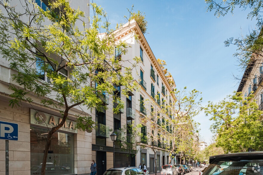 Office in Madrid, Madrid to rent - Building Photo - Image 2 of 4
