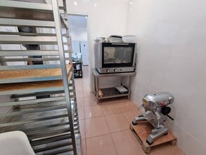 Retail in Barcelona, Barcelona to rent Interior Photo- Image 2 of 5