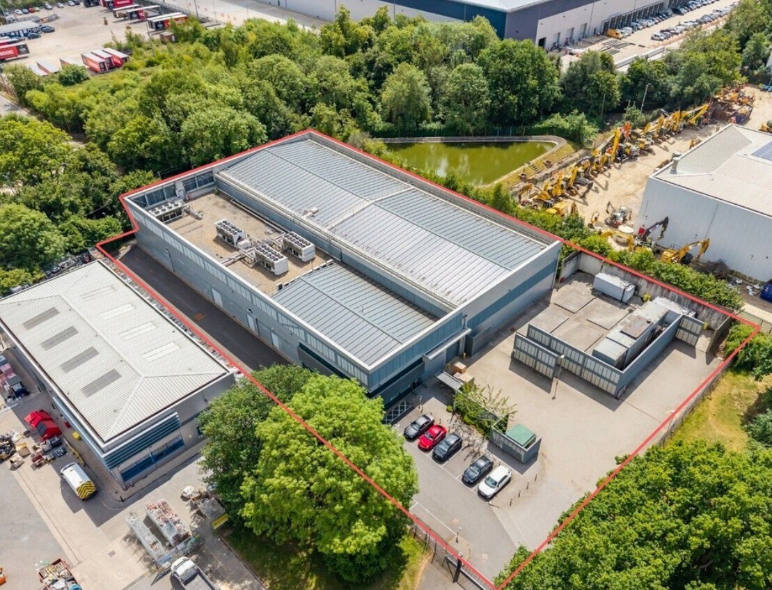 Boundary Way, Hemel Hempstead for sale Primary Photo- Image 1 of 11