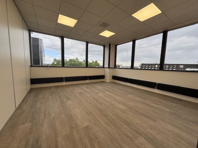 31 Cours Des Juilliottes, Maisons-Alfort to rent Building Photo- Image 1 of 5