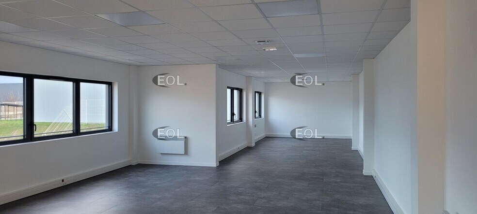 Light Industrial in Colombier-Saugnieu to rent - Interior Photo - Image 2 of 5