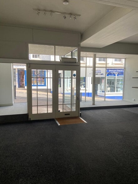 18 Fore St, Kingsbridge to rent - Interior Photo - Image 3 of 8