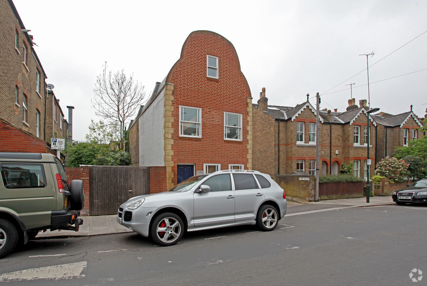 Bridge Rd, Twickenham for rent - Building Photo - Image 2 of 2