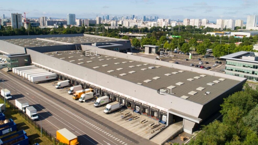 Industrial in Gennevilliers to rent - Building Photo - Image 2 of 11