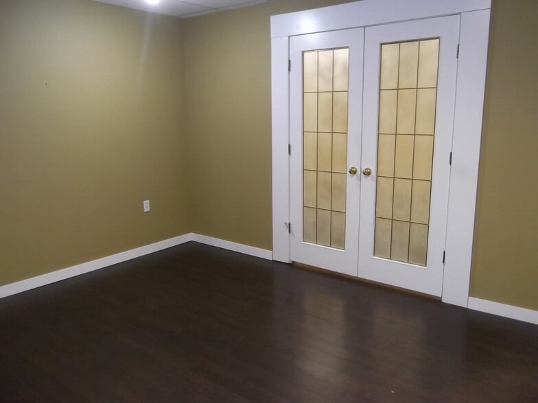 33 Blackfoot Rd, Sherwood Park, AB to rent - Building Photo - Image 2 of 5