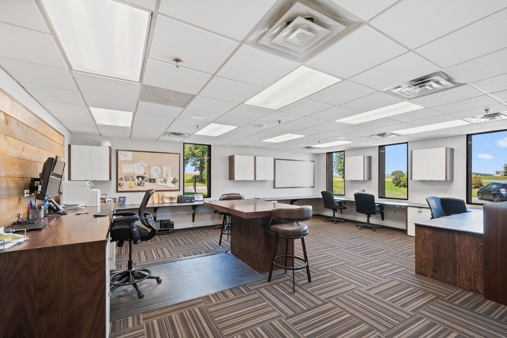 9701-9727 Valley View Rd, Eden Prairie, MN to rent Interior Photo- Image 1 of 10