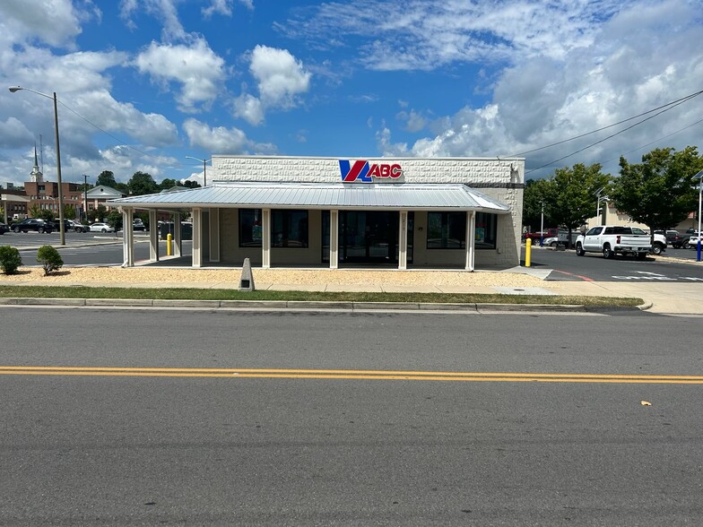 219 Arch Ave, Waynesboro, VA for sale - Primary Photo - Image 1 of 8