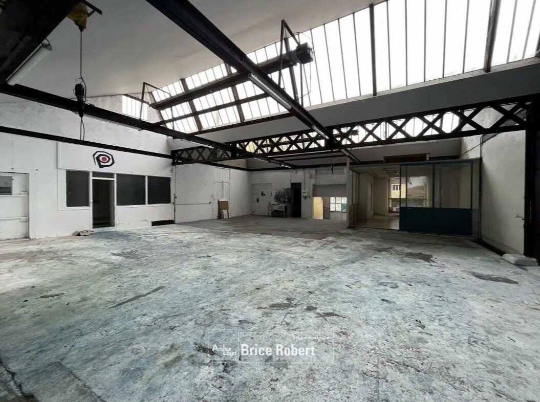 Light Industrial in Rillieux-la-Pape to rent Interior Photo- Image 1 of 4