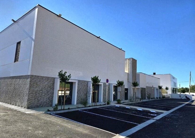 Office in Cuers for sale - Building Photo - Image 2 of 2