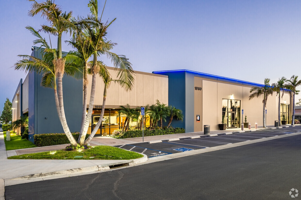 1985-1985 S Santa Cruz St, Anaheim, CA to rent Building Photo- Image 1 of 26