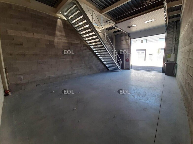 Light Industrial in Valenton to rent - Interior Photo - Image 2 of 8