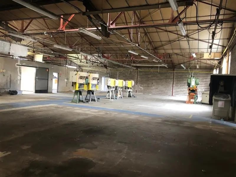 Vente Local d'activités 2 000 m² - Photo 1