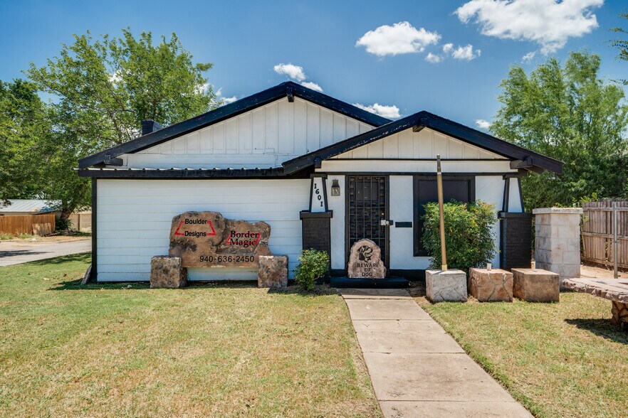 1601 Kemp Blvd, Wichita Falls, TX for rent - Primary Photo - Image 1 of 18