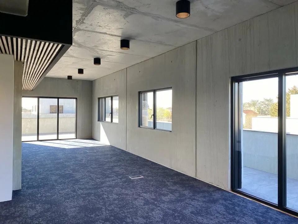 Office in Rillieux-la-Pape to rent Building Photo- Image 1 of 14