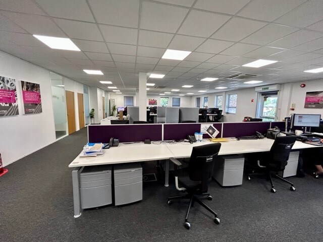 2A Herongate, Hungerford to rent Interior Photo- Image 1 of 6