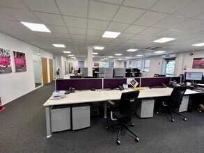 2A Herongate, Hungerford to rent Interior Photo- Image 1 of 6