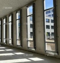 Office in Villeurbanne to rent Building Photo- Image 2 of 18