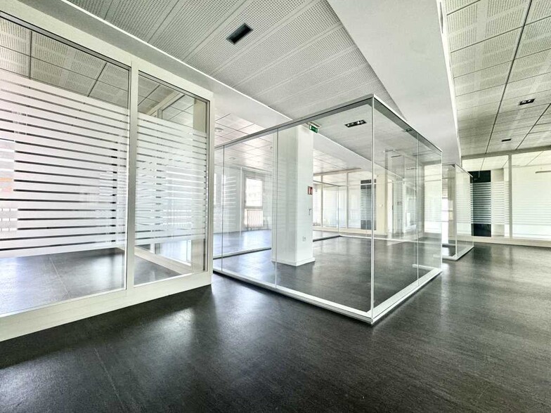 Office in Villeurbanne to rent - Building Photo - Image 2 of 9