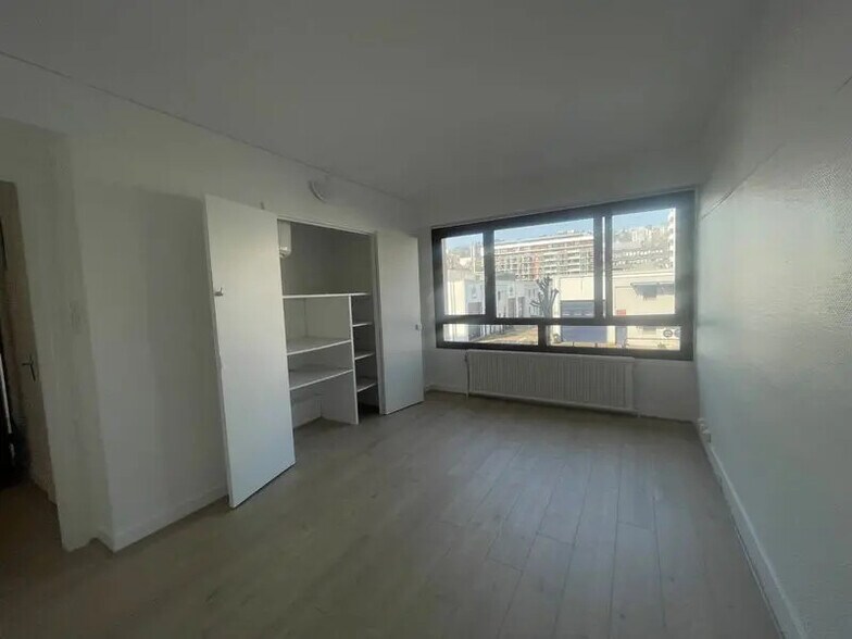 Office in Lyon to rent - Interior Photo - Image 1 of 6