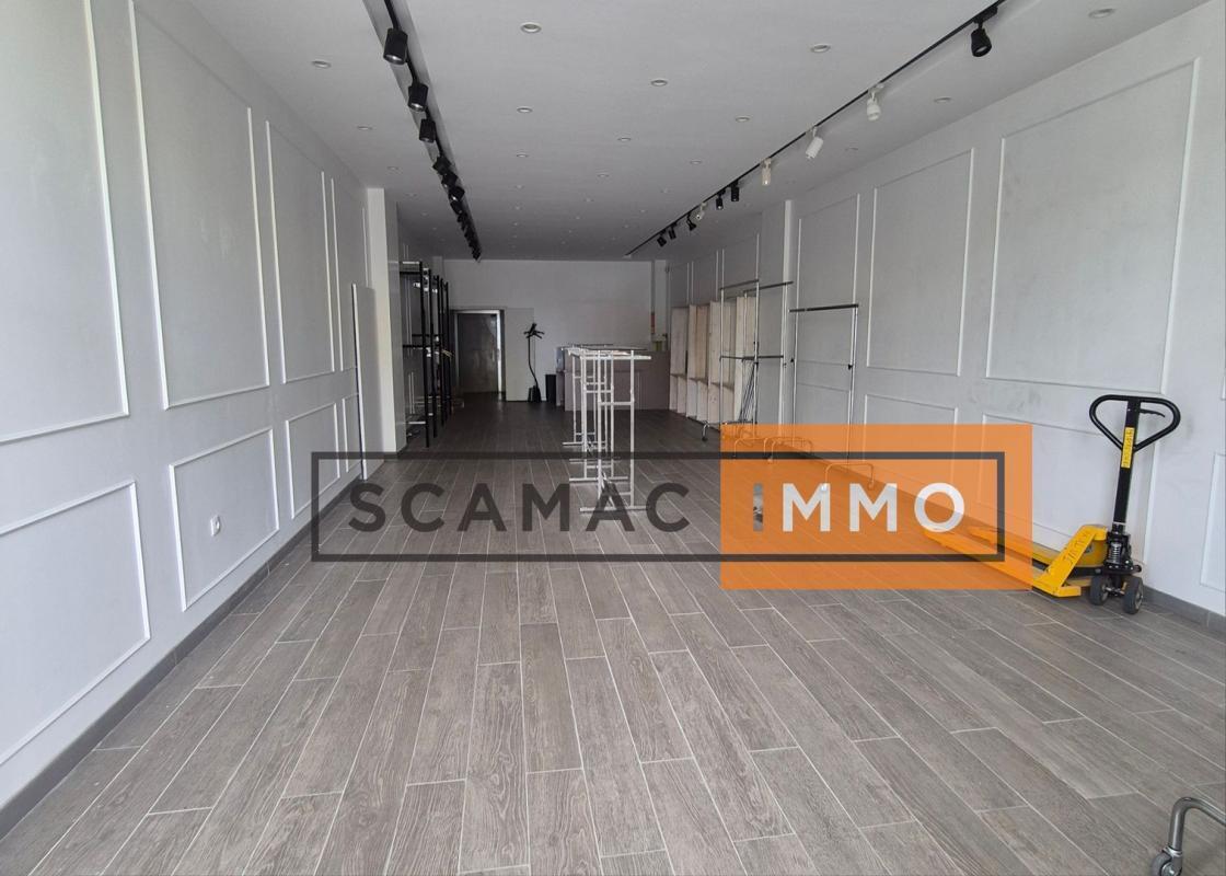 Retail in Tremblay-en-France to rent Building Photo- Image 1 of 16