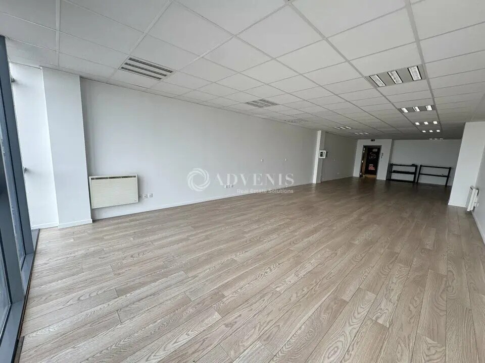 Office in Goussainville to rent Interior Photo- Image 1 of 10